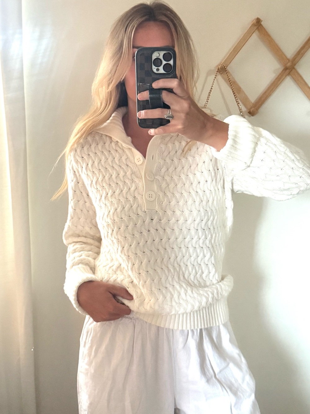 Liz Claiborne Women's Cream and White Minimalist Old Money Sweater